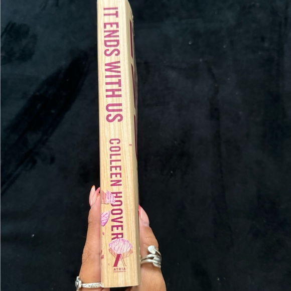 It Ends With Us Book - Picture 2 of 3